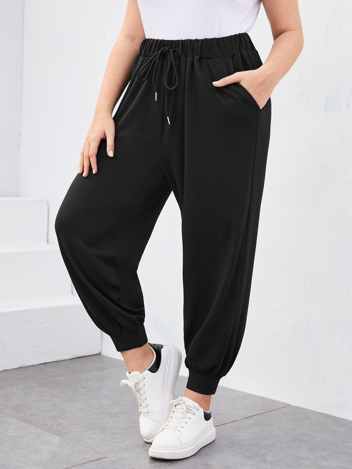 In Black Plus Size Sweatpants