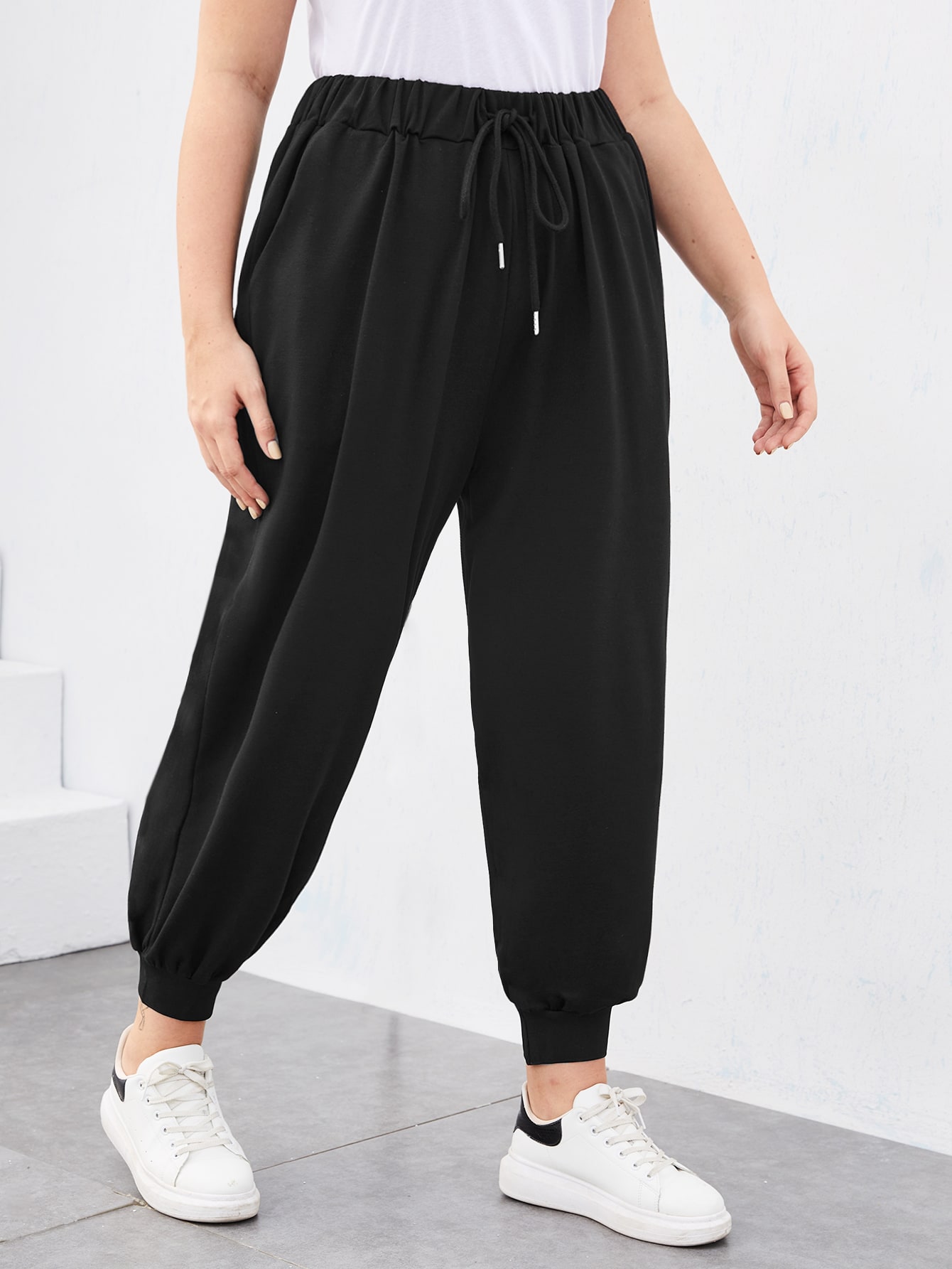 In Black Plus Size Sweatpants