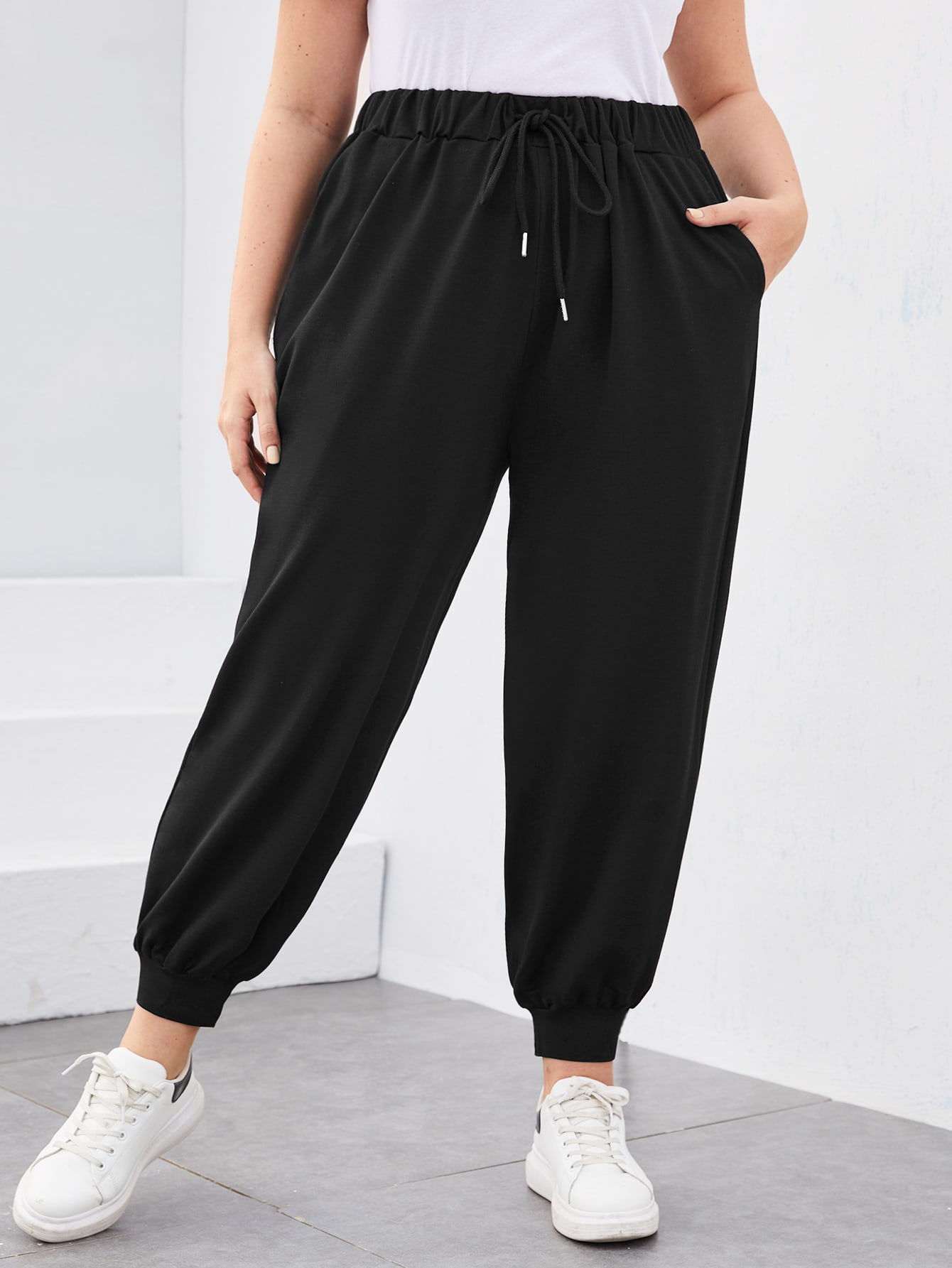 In Black Plus Size Sweatpants