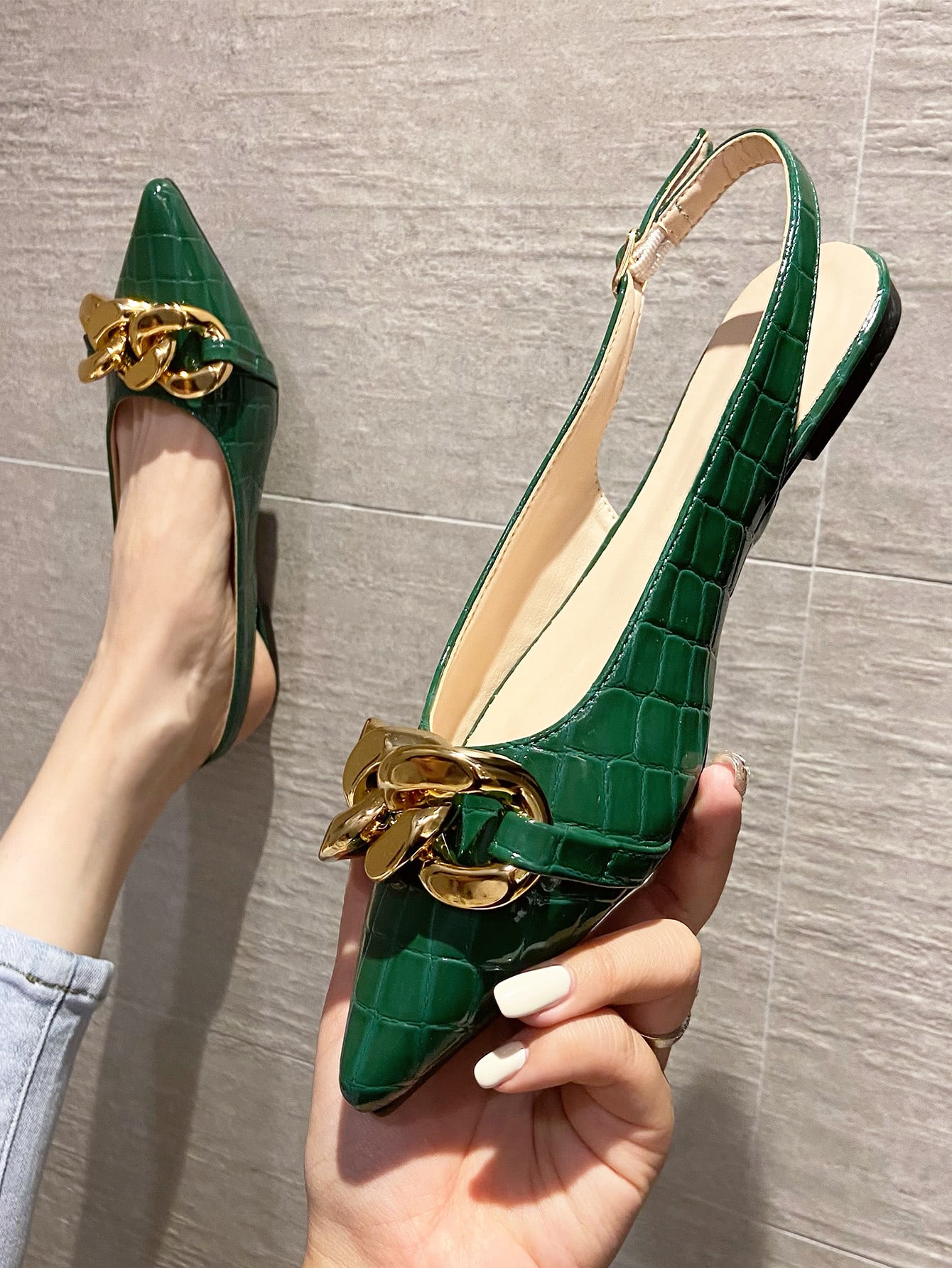 In Green Women Flats