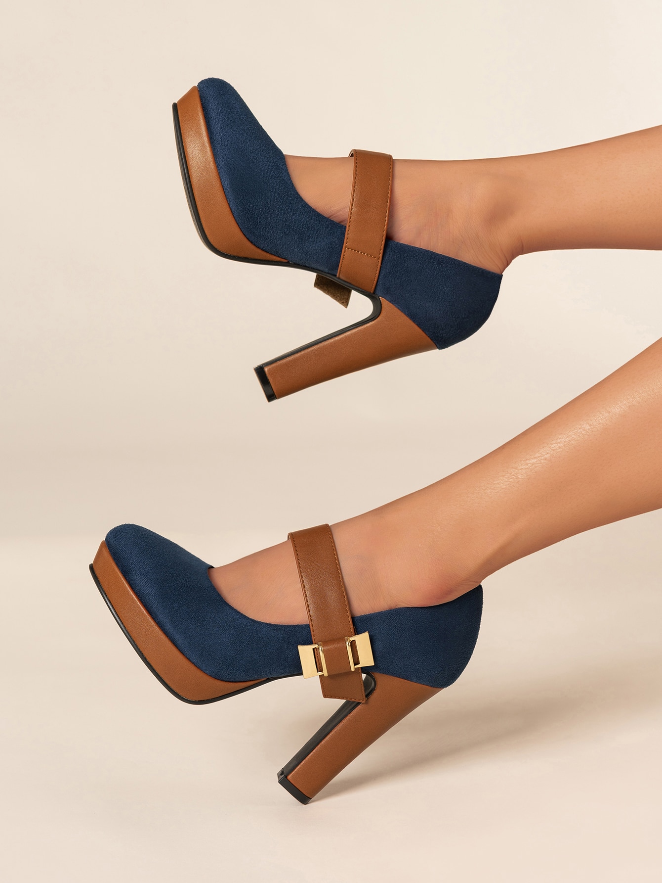 In Navy Blue Women Pumps