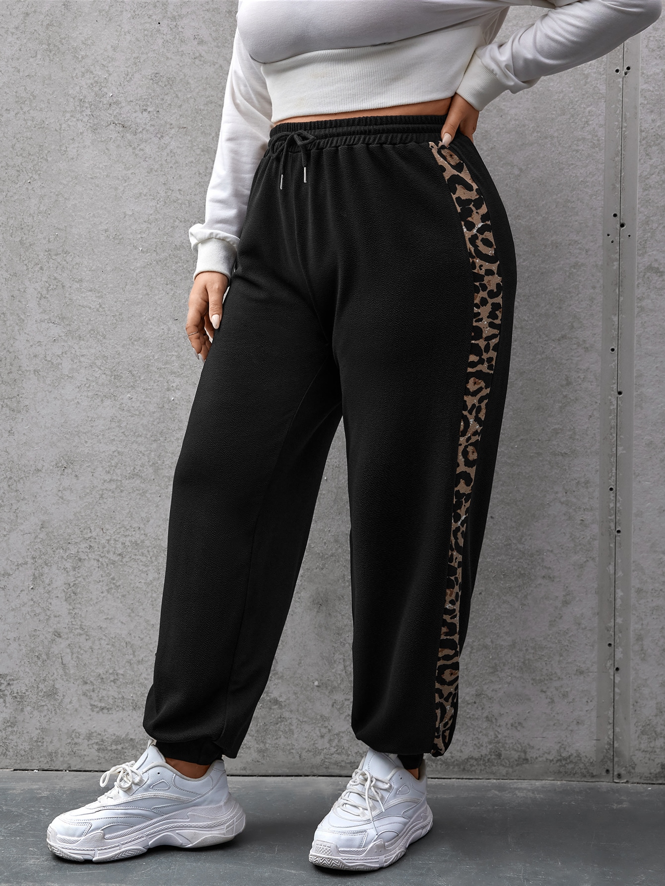 In Black Plus Size Sweatpants