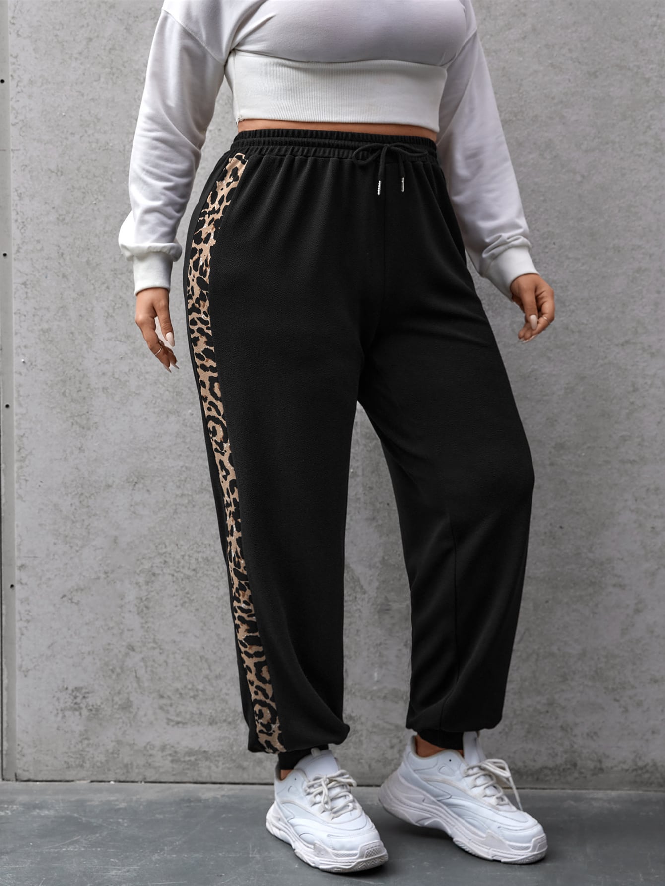 In Black Plus Size Sweatpants