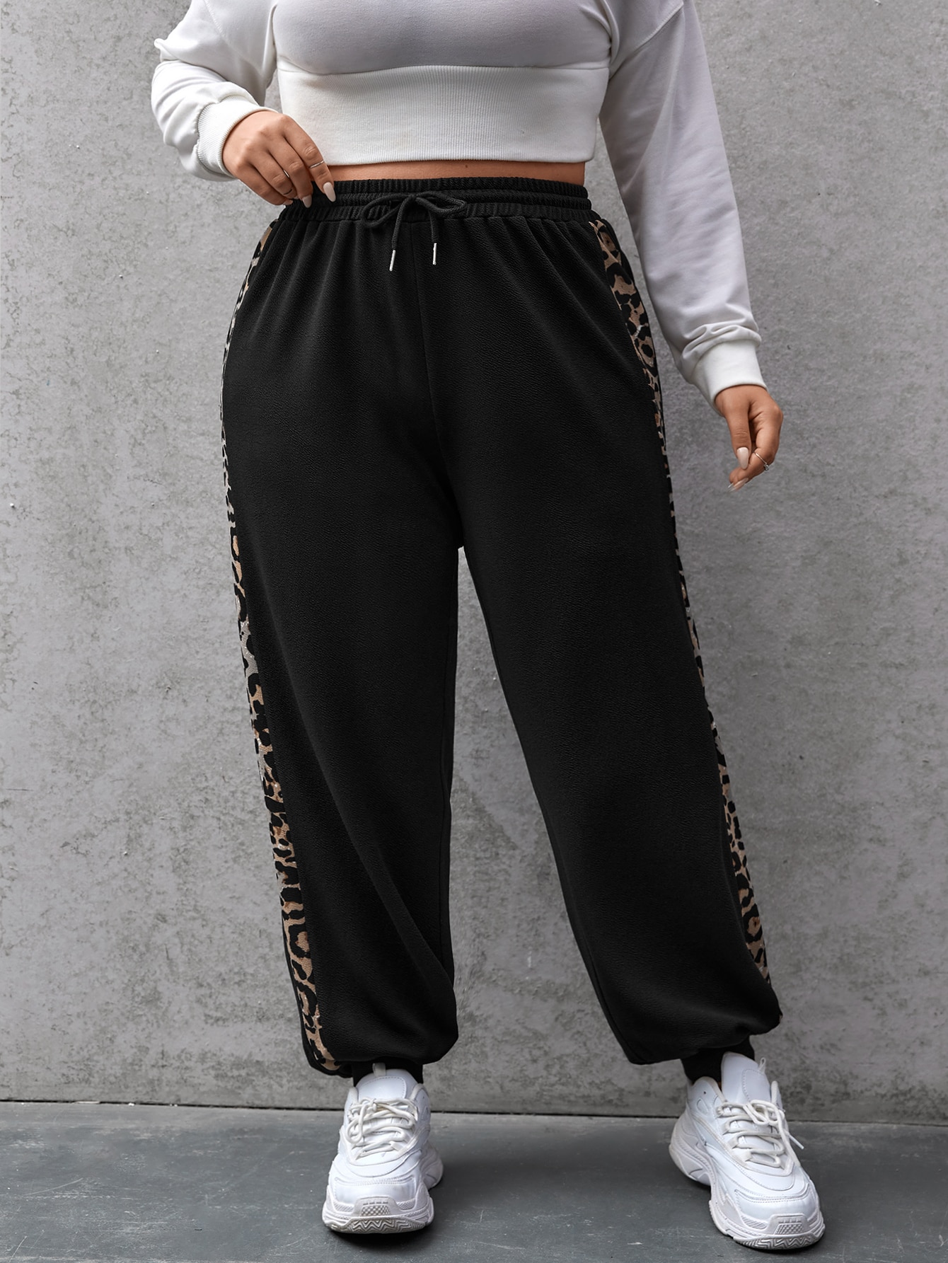 In Black Plus Size Sweatpants