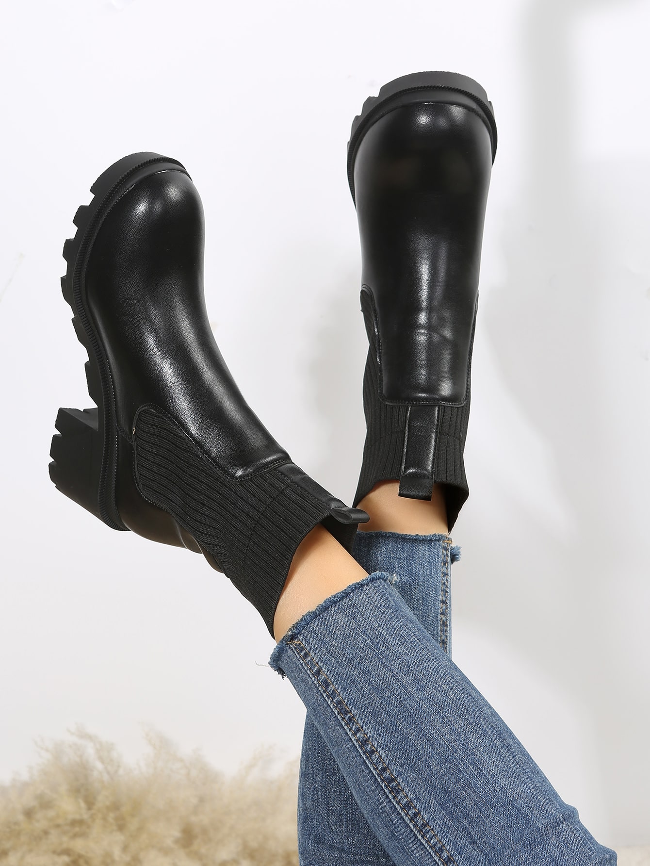 In Black Women Mid-Calf Boots