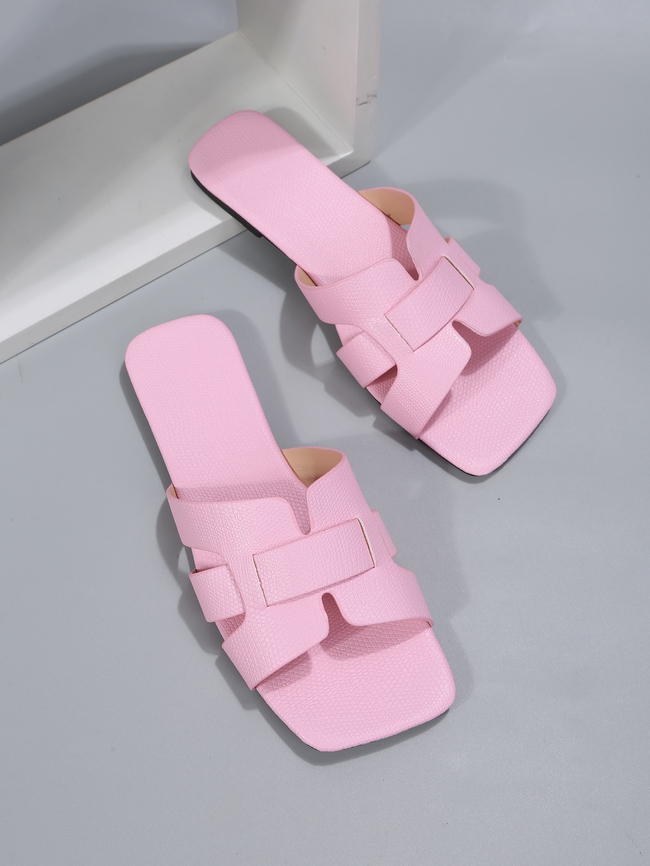 In Baby Pink Women Flat Sandals