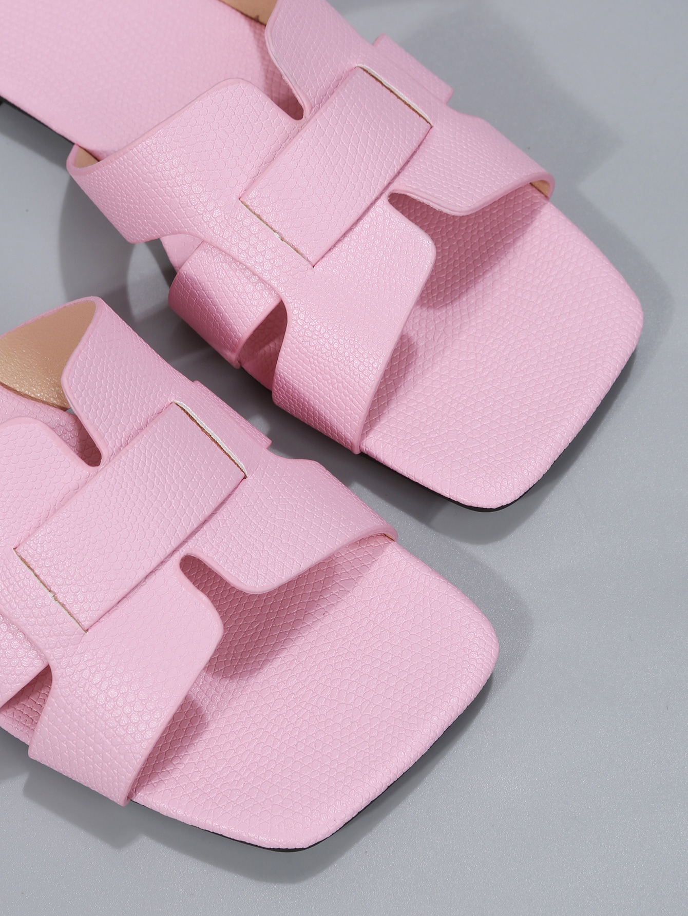 In Baby Pink Women Flat Sandals