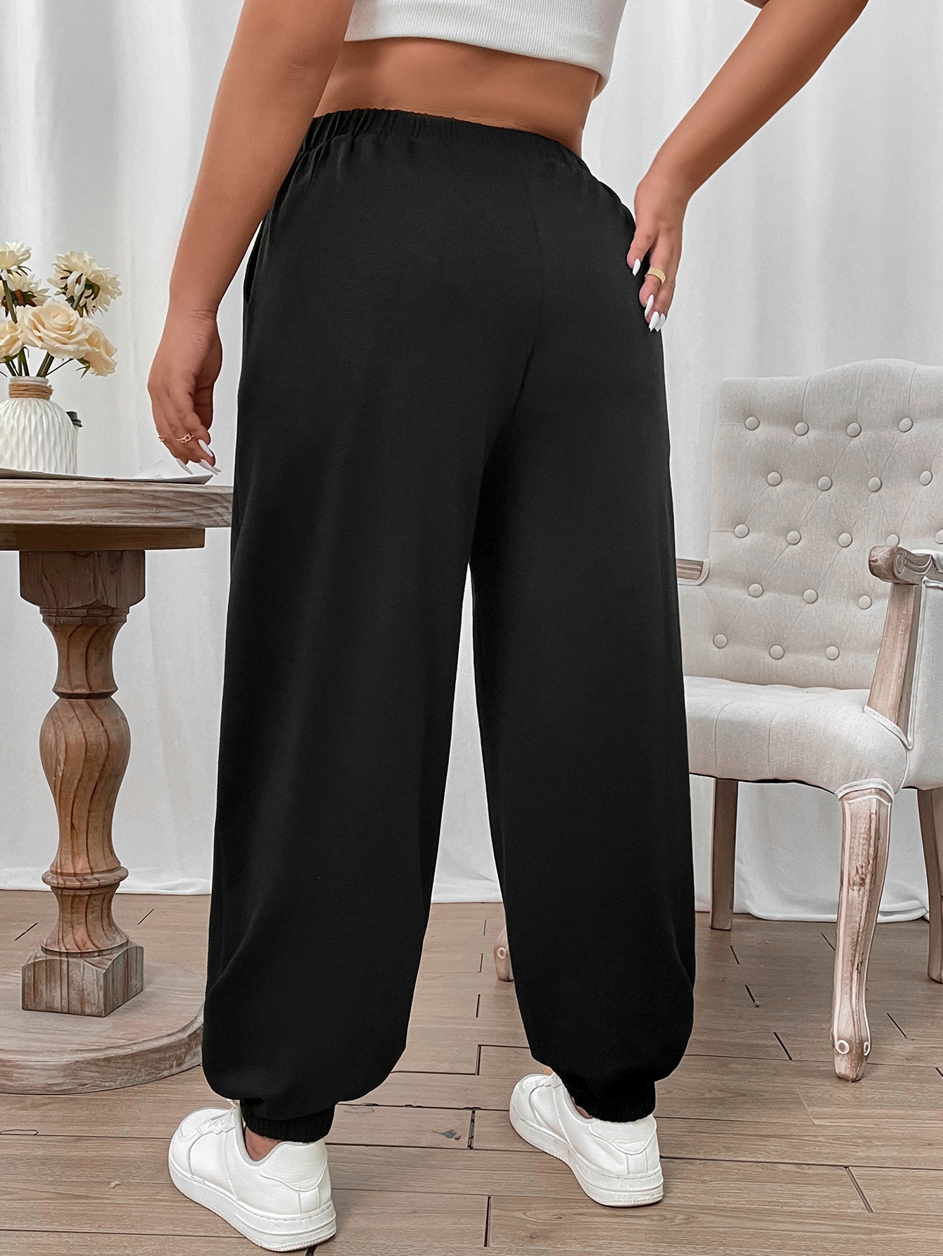 In Black Plus Size Sweatpants