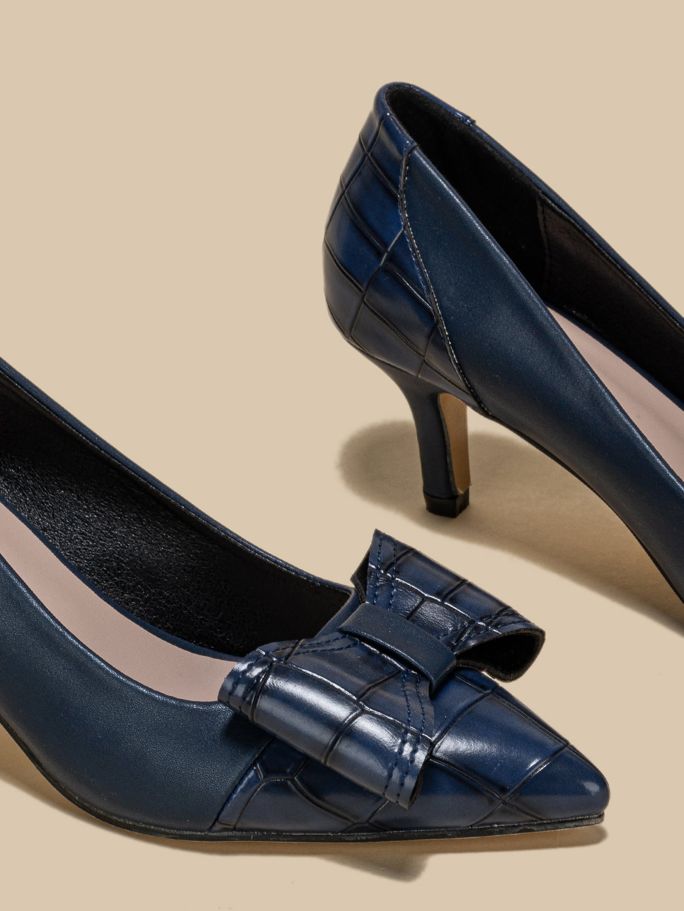 In Navy Blue Women Pumps