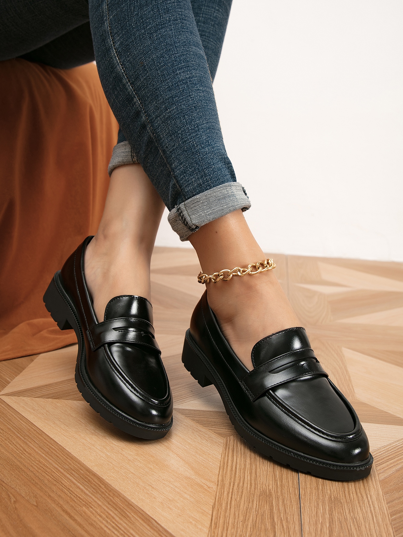 In Black Women Flats