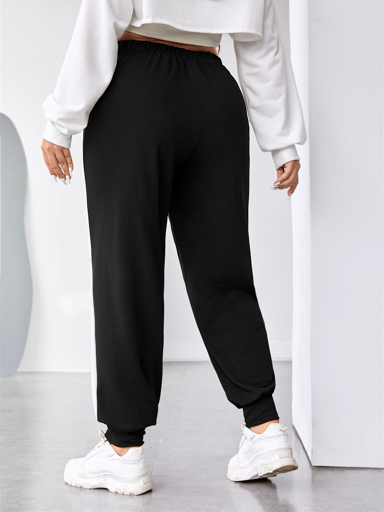 In Black Plus Size Sweatpants