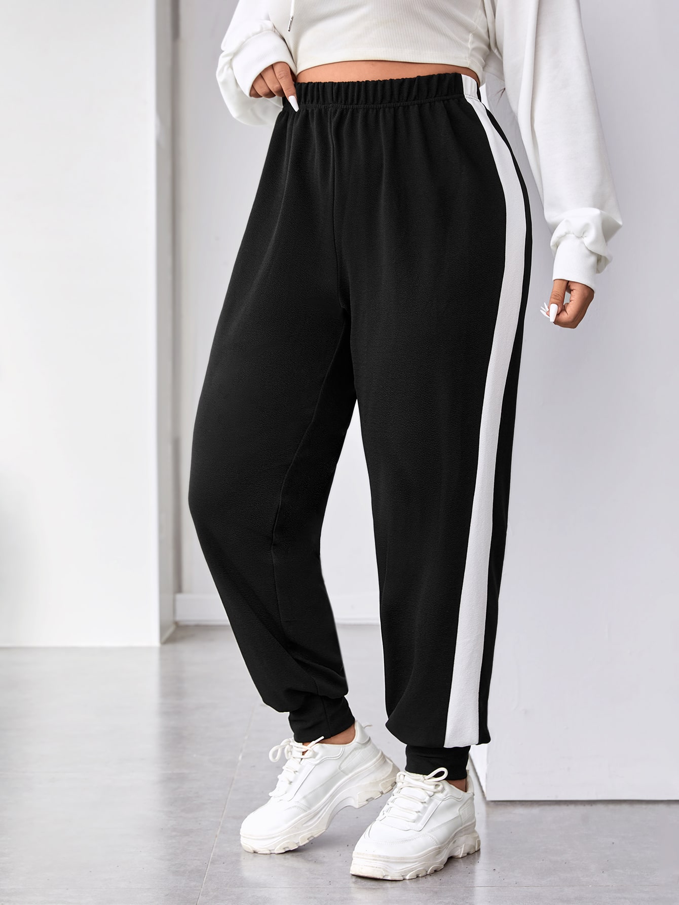 In Black Plus Size Sweatpants