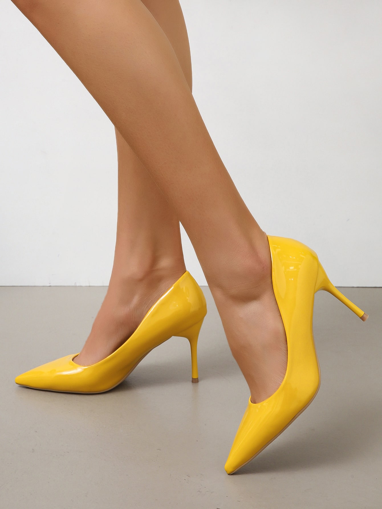 In Yellow Women Pumps