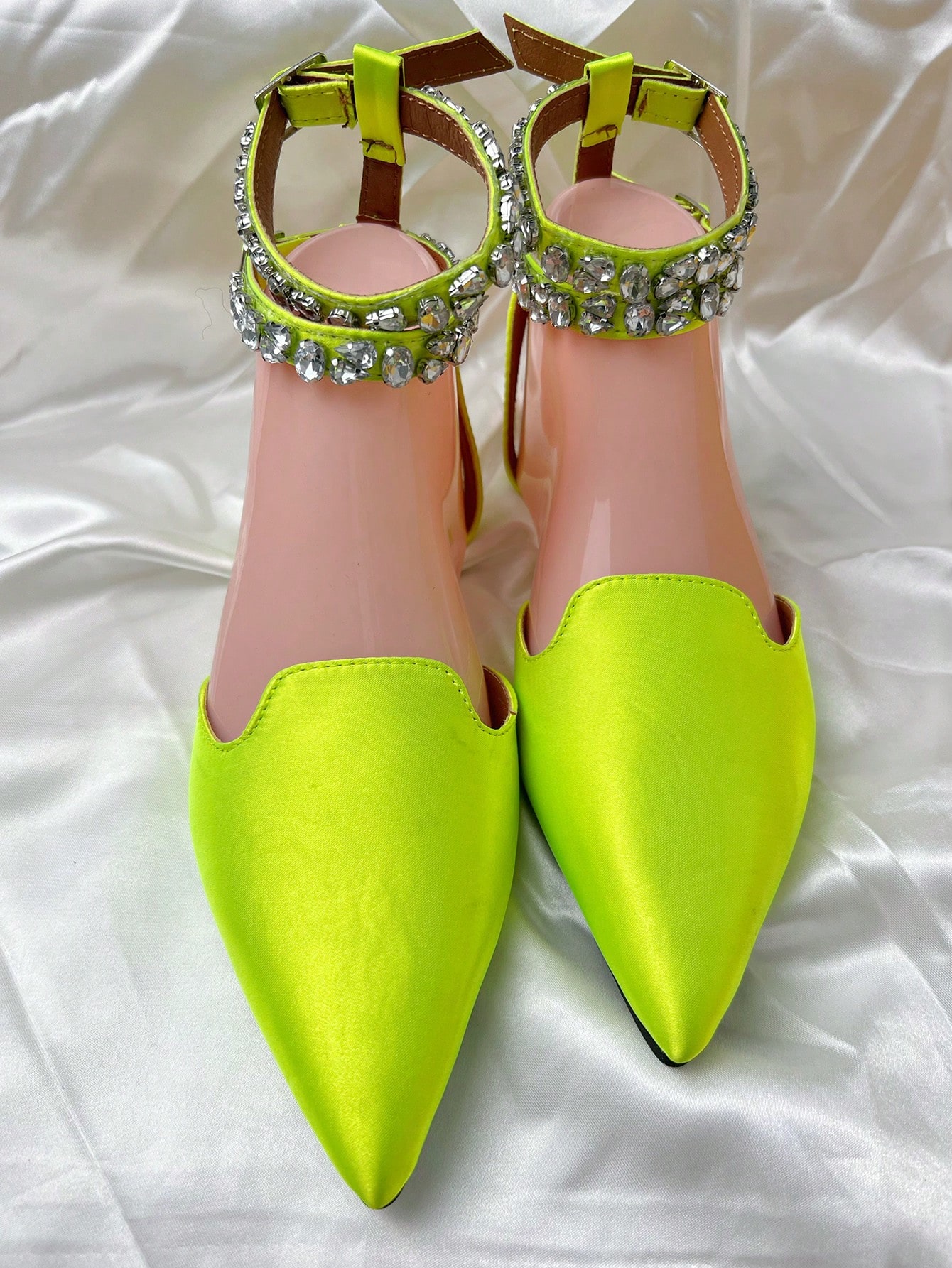 In Green Women Flats