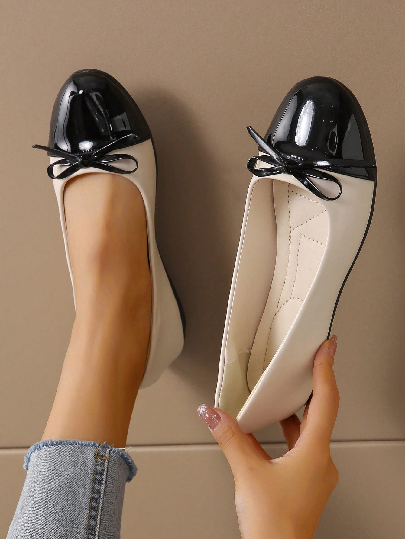 In Black and White Women Flats