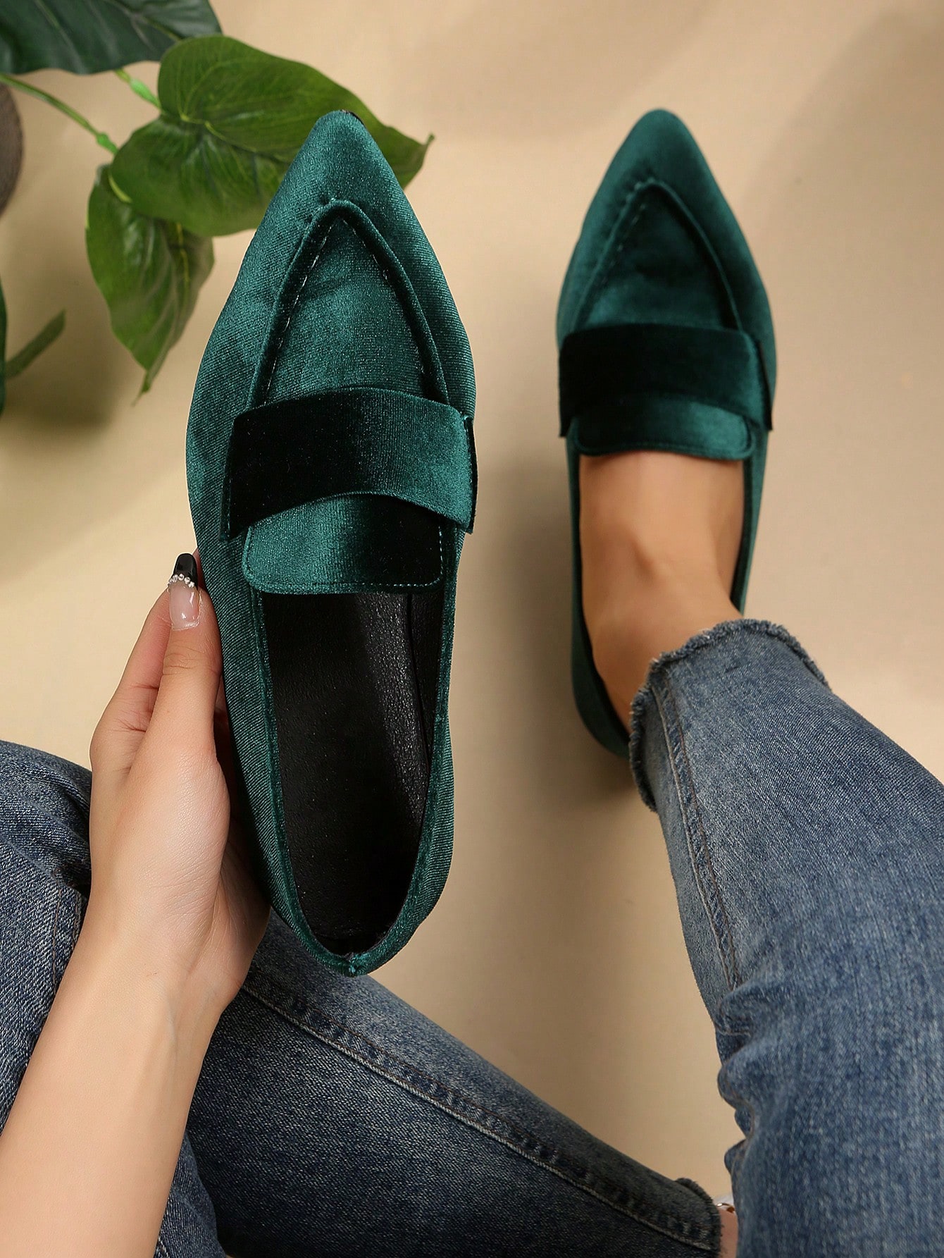 In Green Women Flats