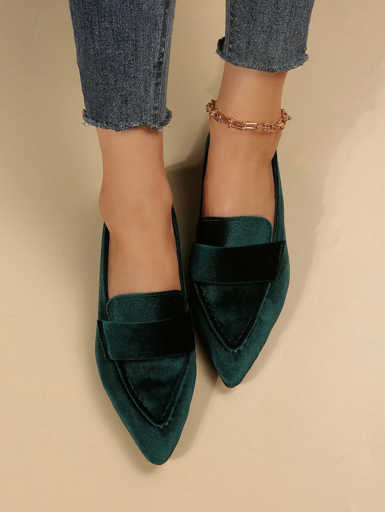 In Green Women Flats