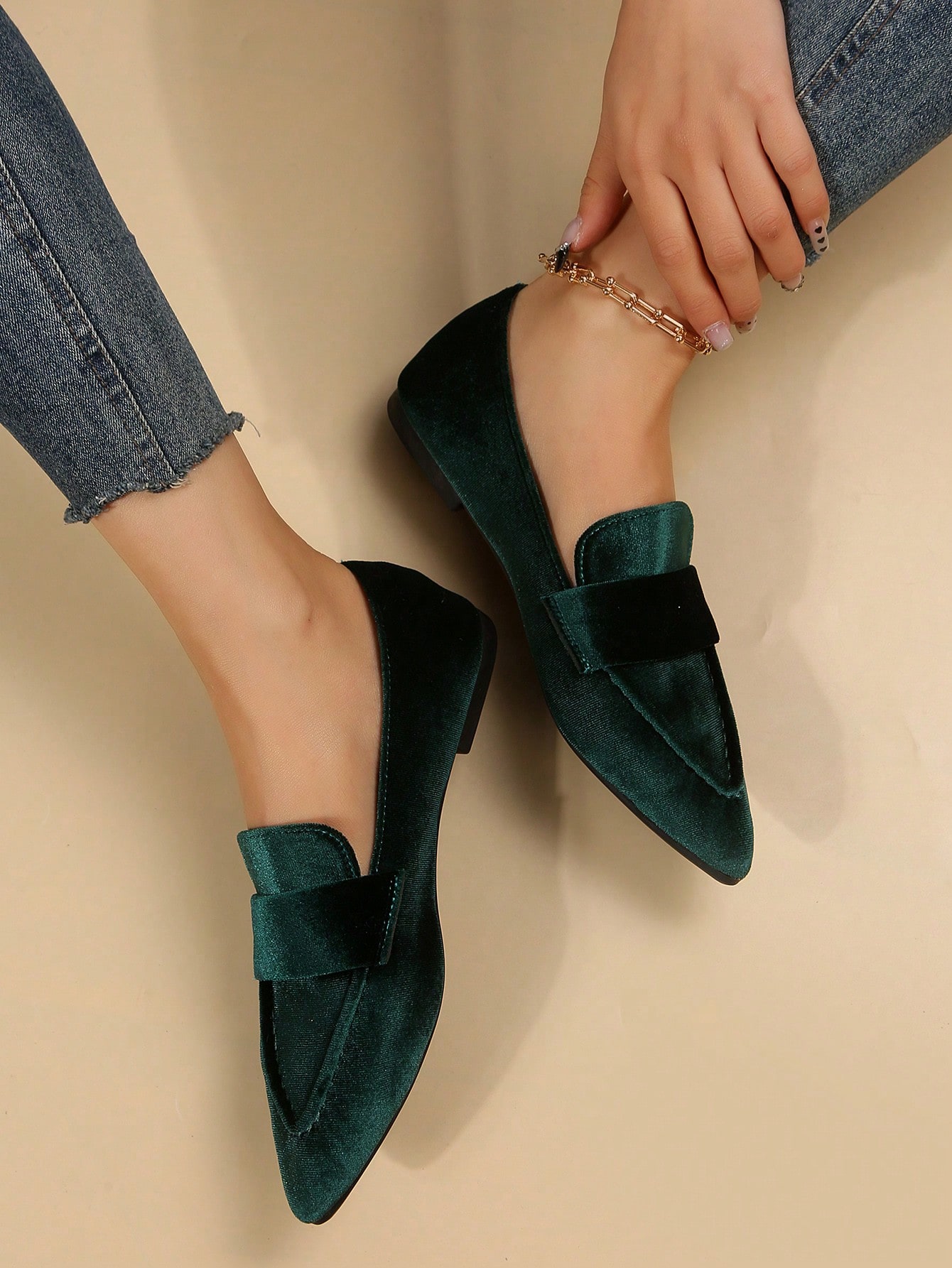 In Green Women Flats