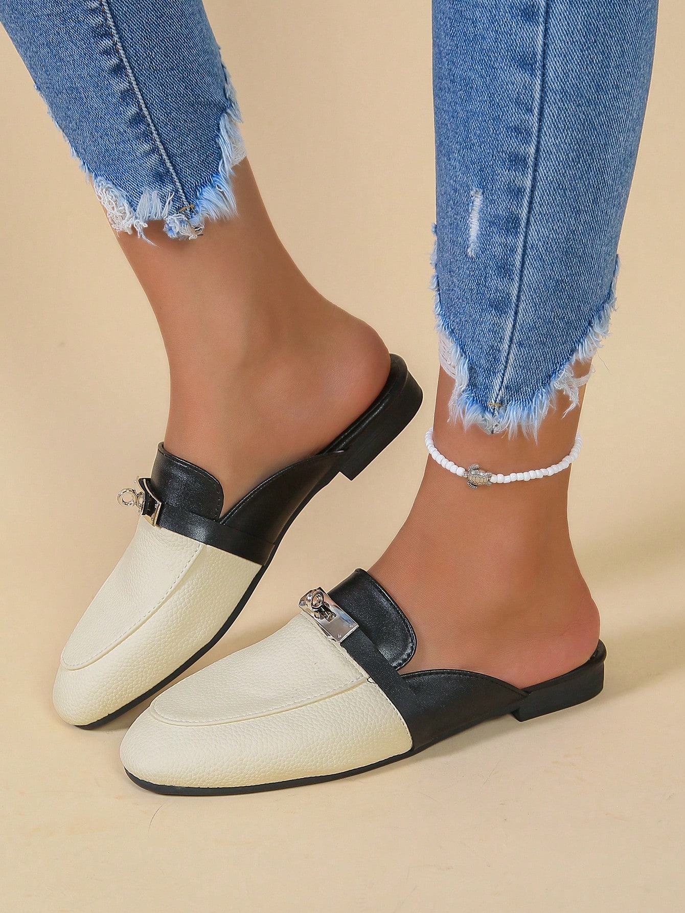 In Black and White Women Flats