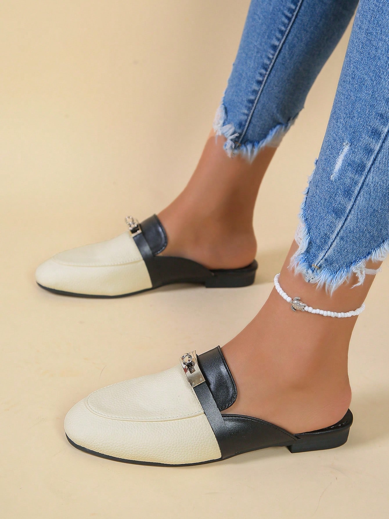 In Black and White Women Flats