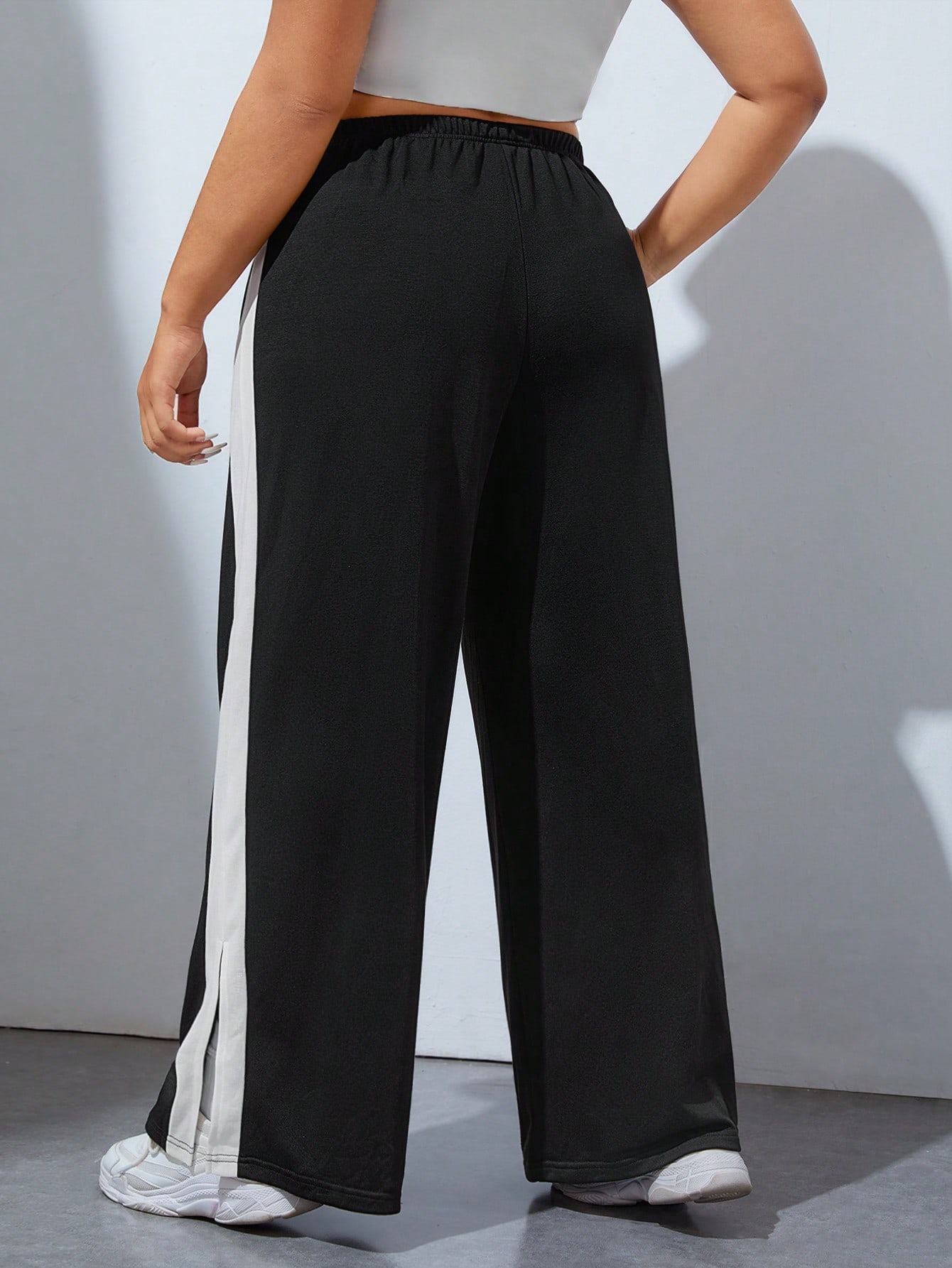 In Black Plus Size Sweatpants