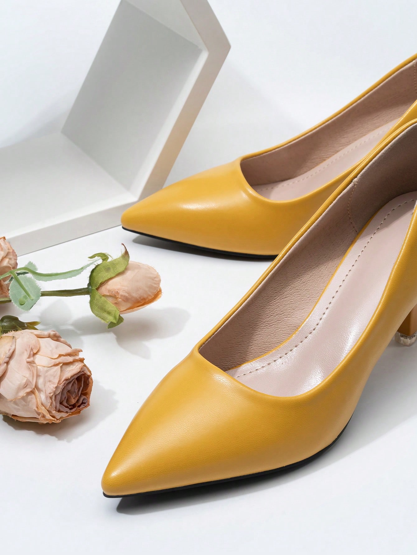 In Yellow Women Pumps