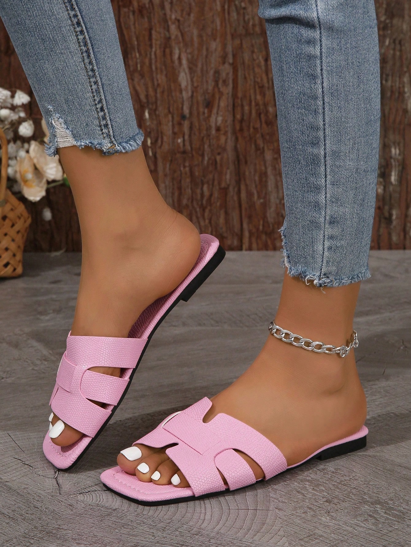 In Baby Pink Women Flat Sandals