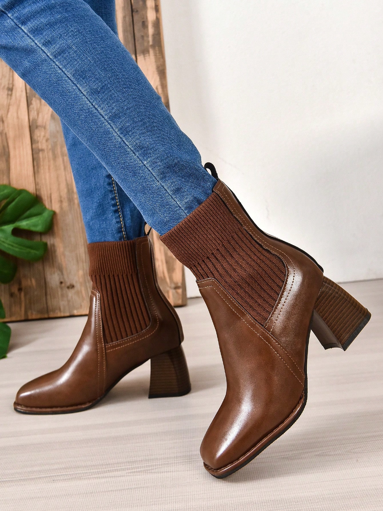 In Brown Women Mid-Calf Boots