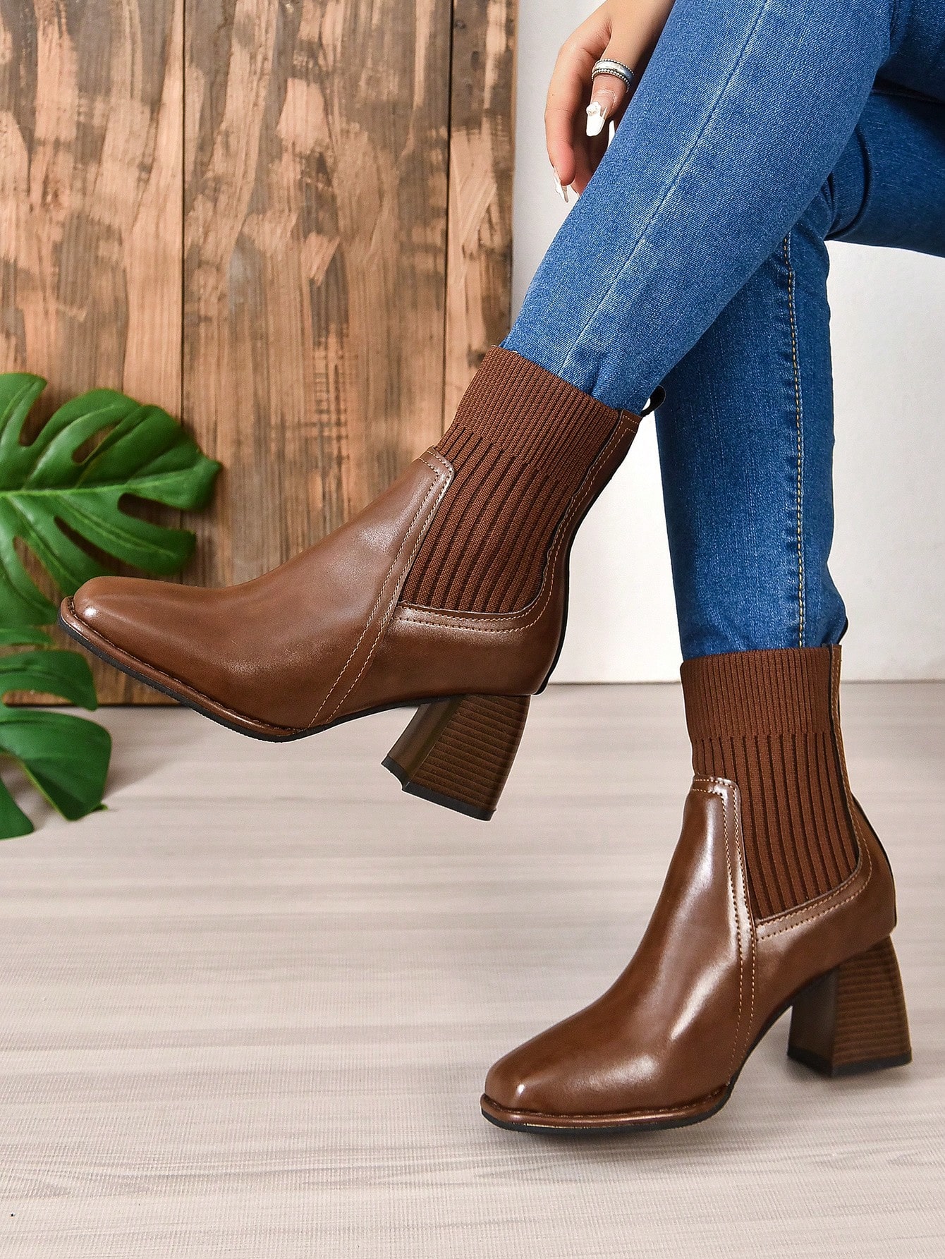 In Brown Women Mid-Calf Boots