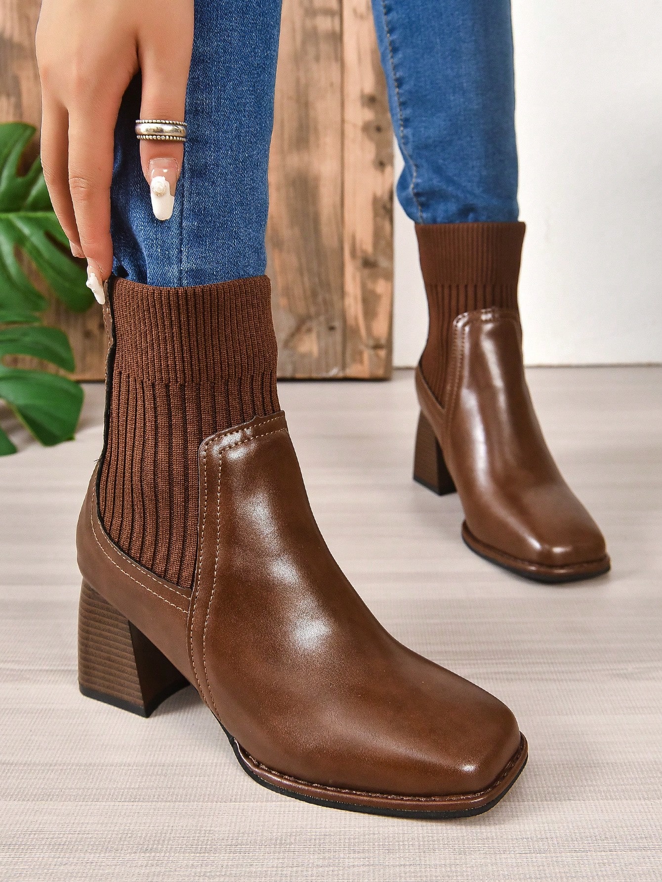 In Brown Women Mid-Calf Boots