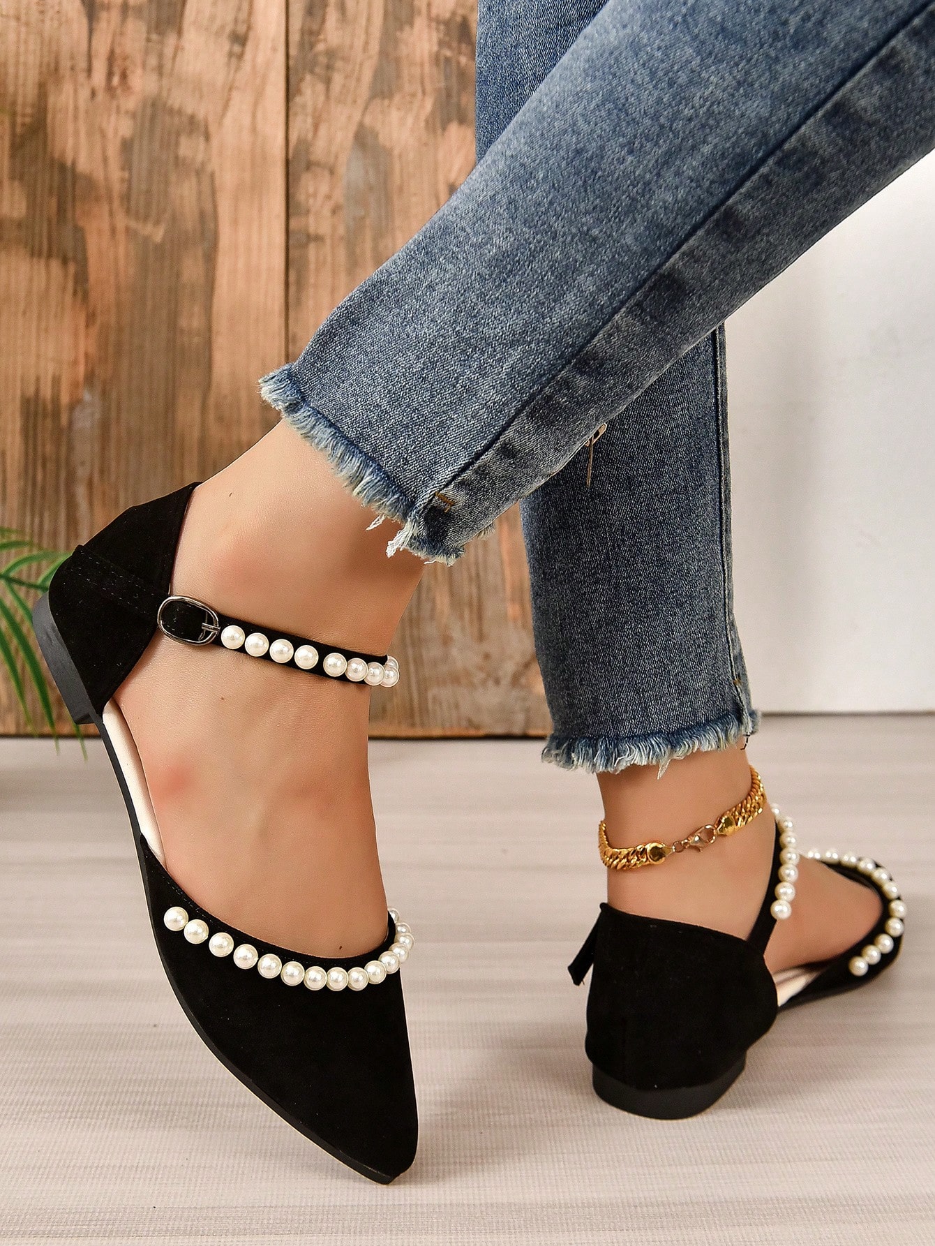 In Black Women Flats