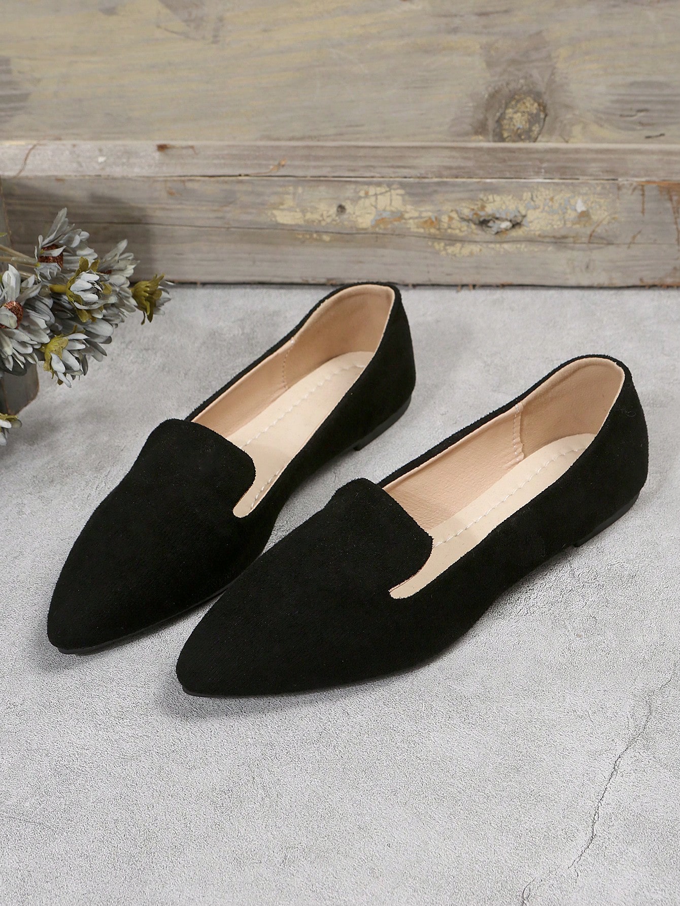 In Black Women Flats