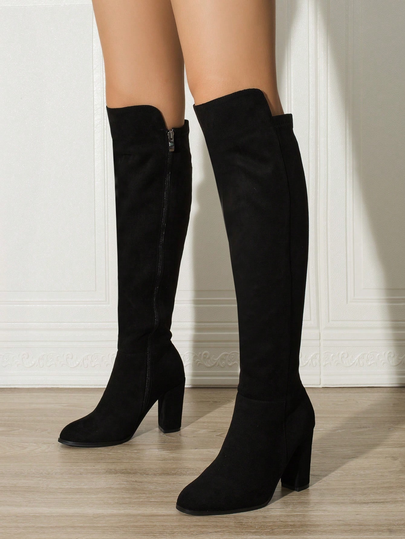 In Black Women Knee-High Boots