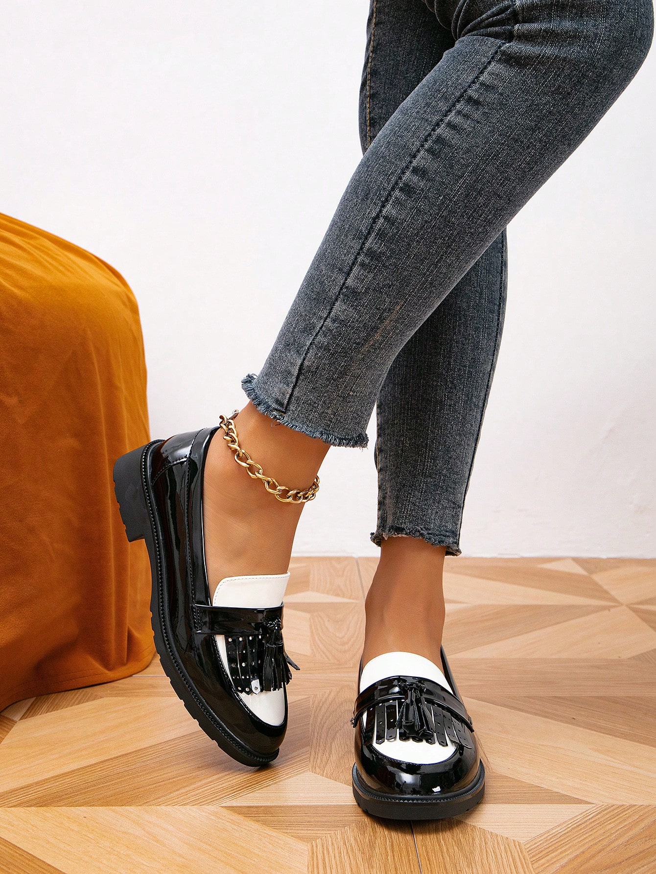 In Black and White Women Flats