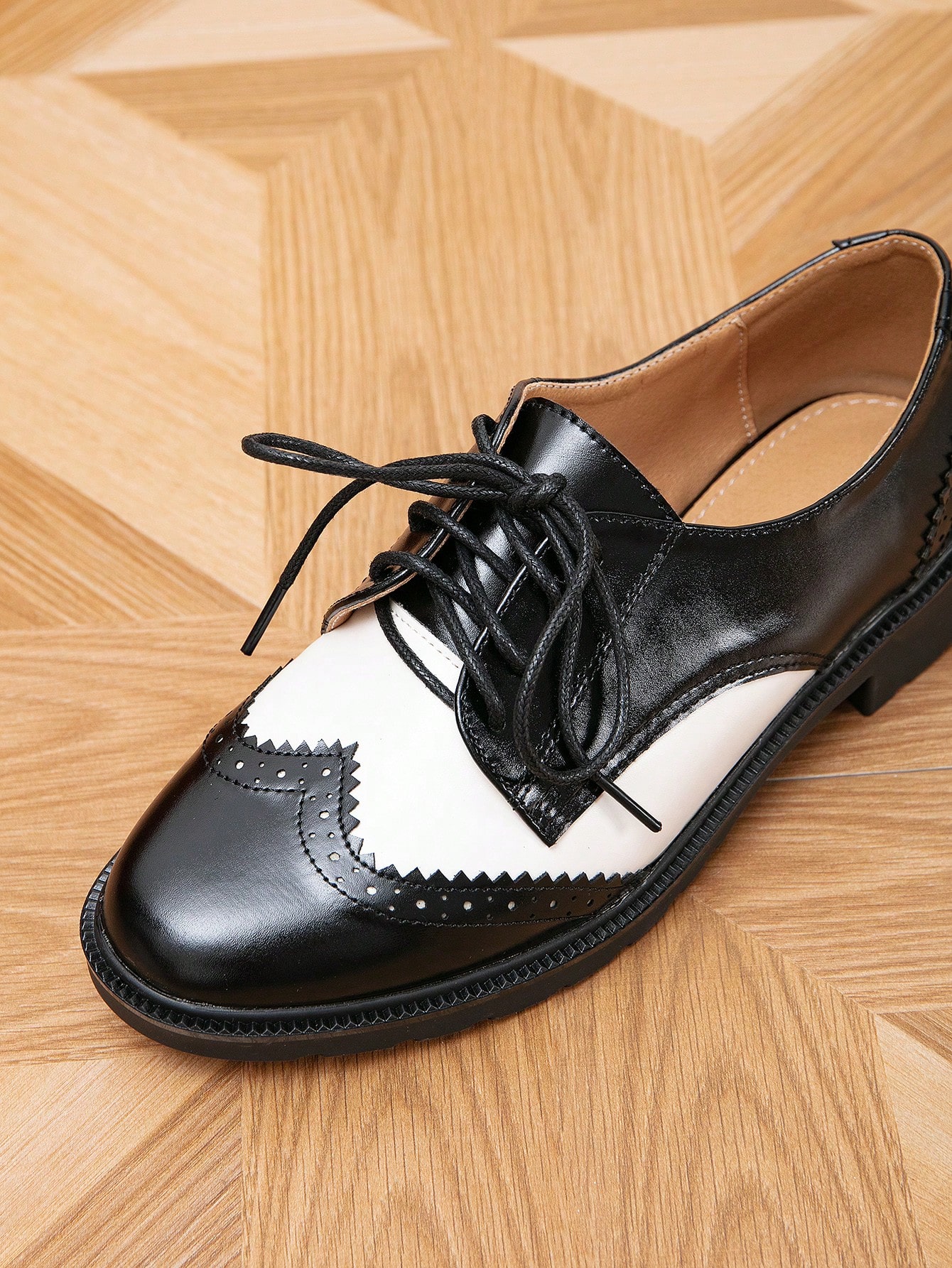 In Black and White Women Flats