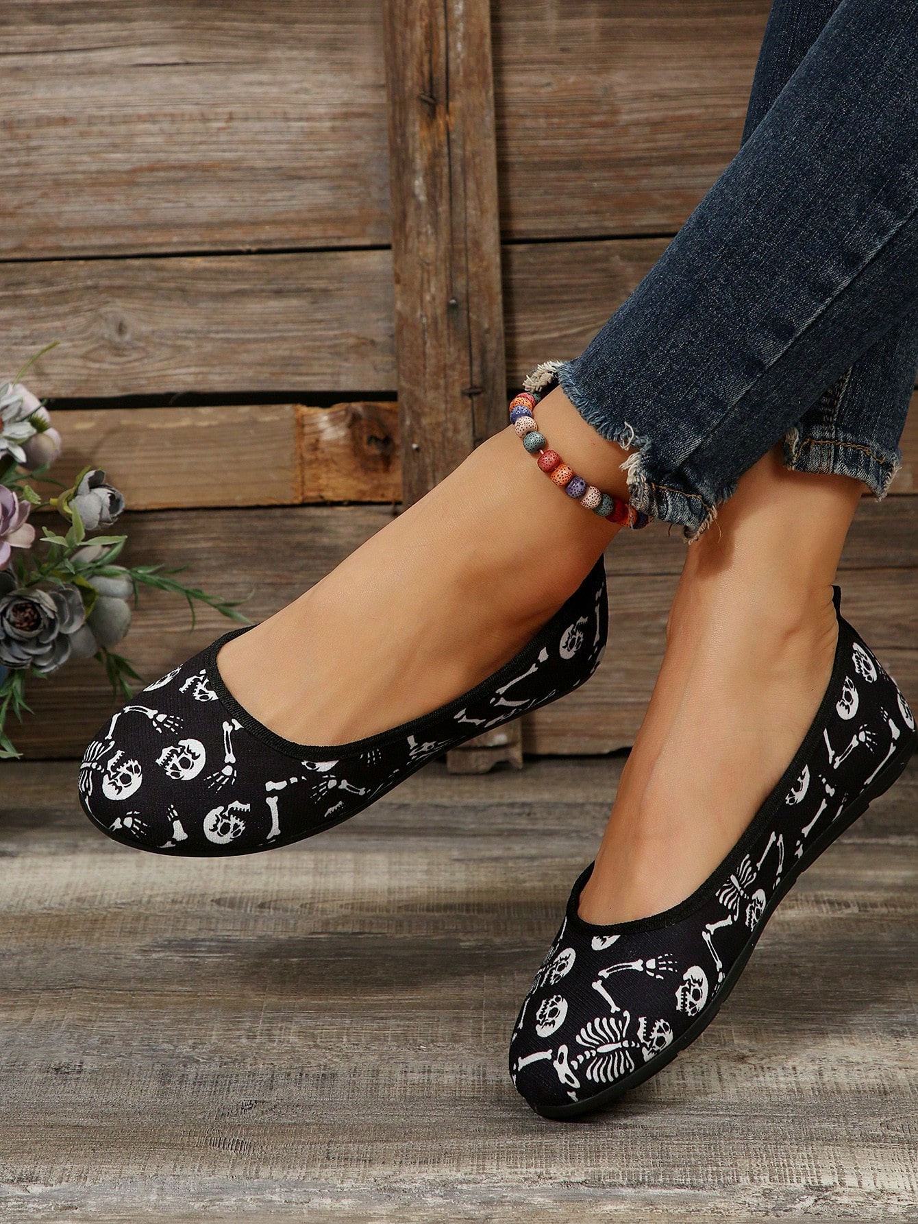 In Black and White Women Flats