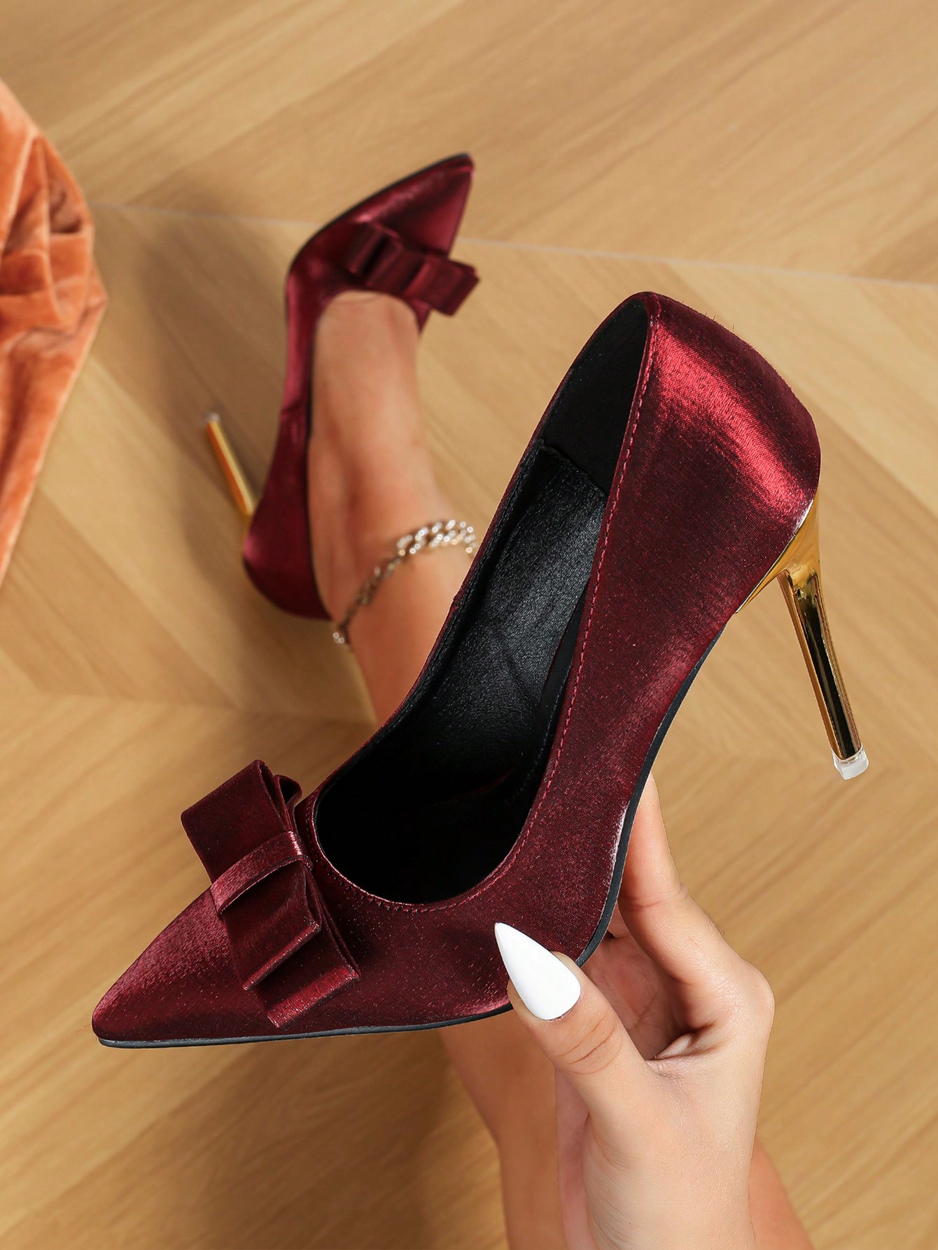 In Burgundy Women Pumps