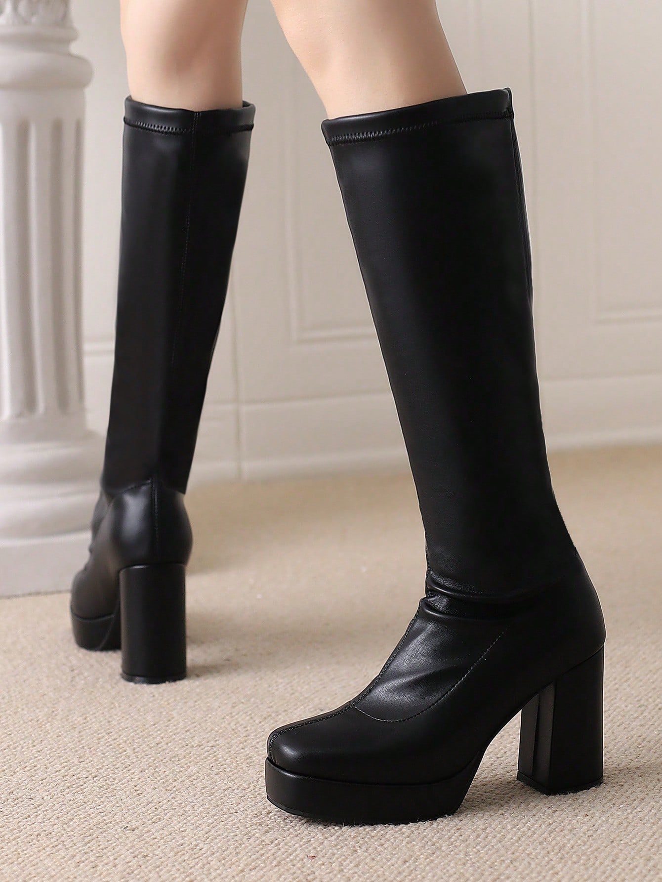 In Black Women Knee-High Boots