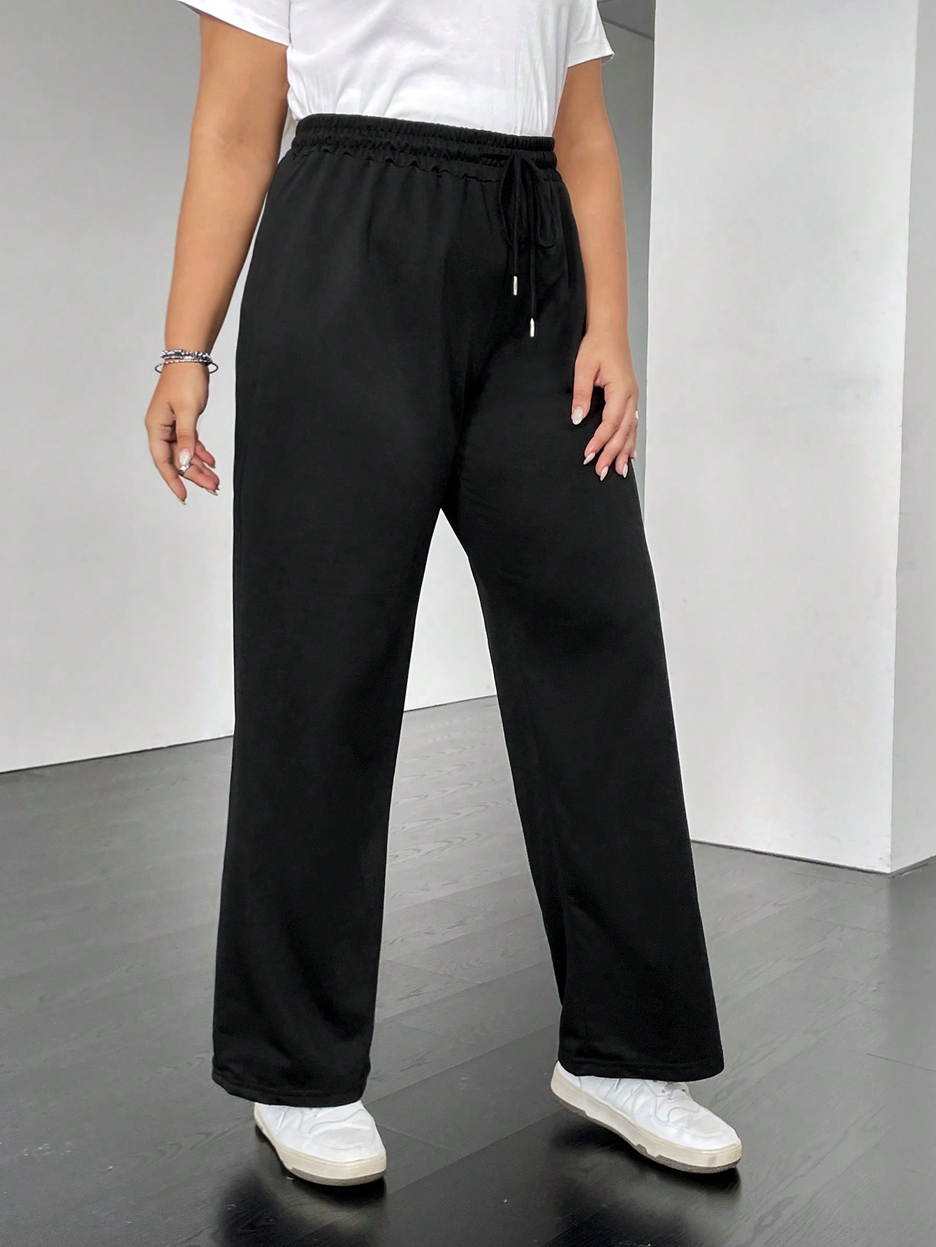 In Black Plus Size Sweatpants