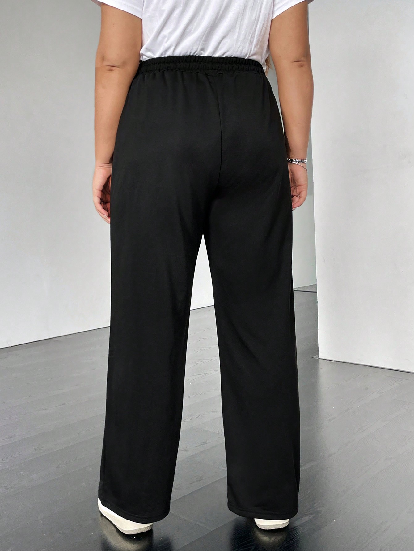 In Black Plus Size Sweatpants