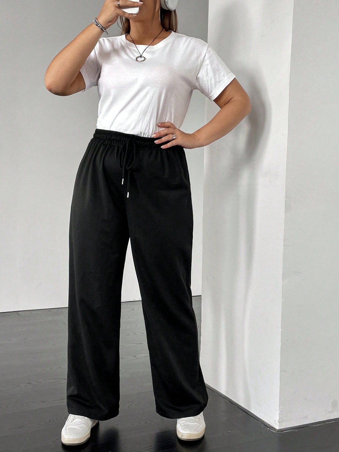 In Black Plus Size Sweatpants