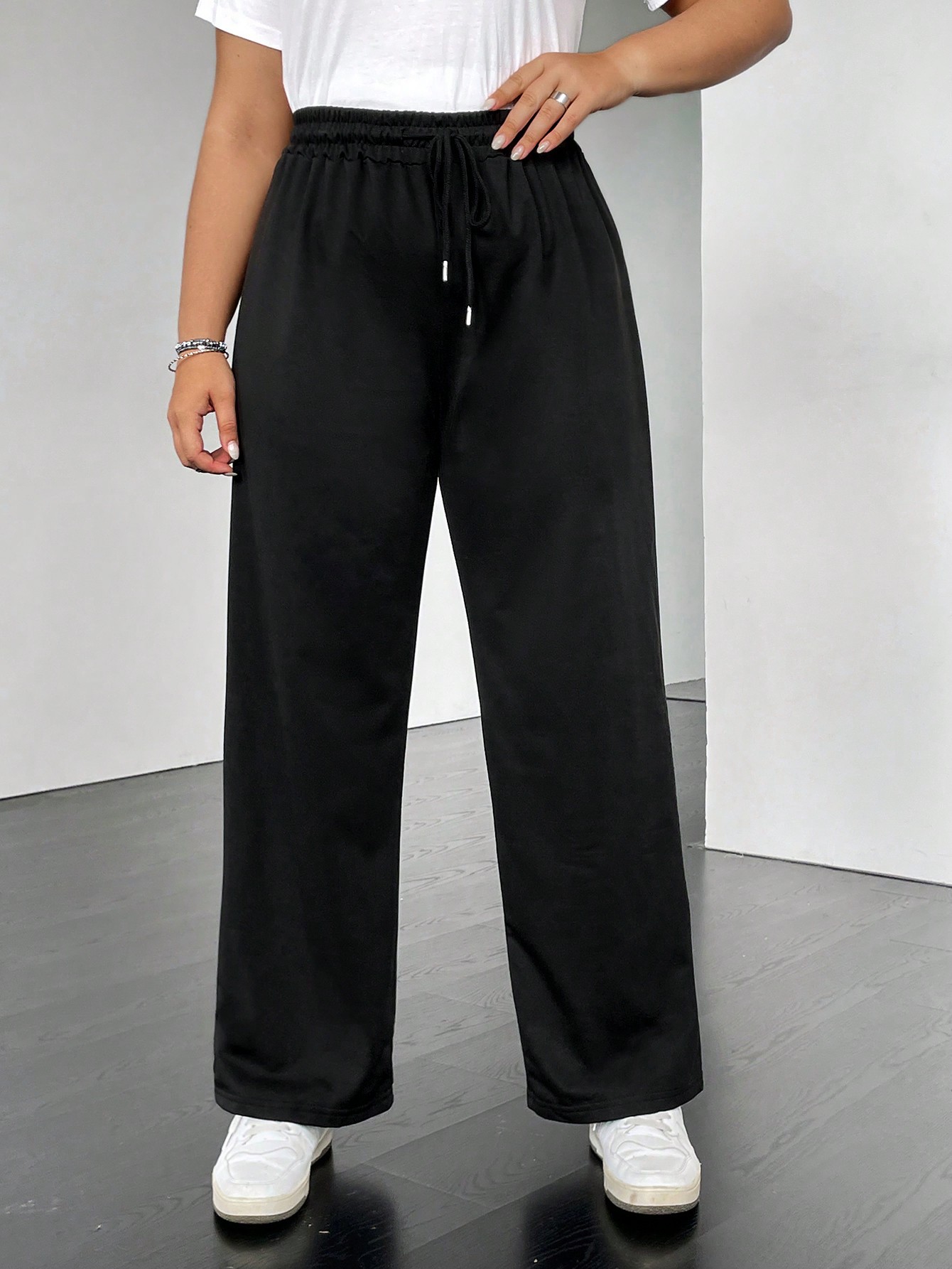 In Black Plus Size Sweatpants