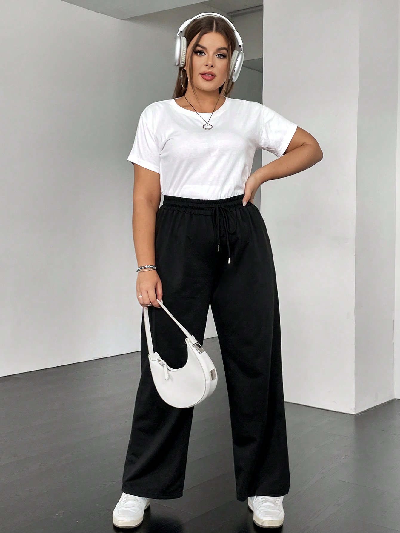 In Black Plus Size Sweatpants