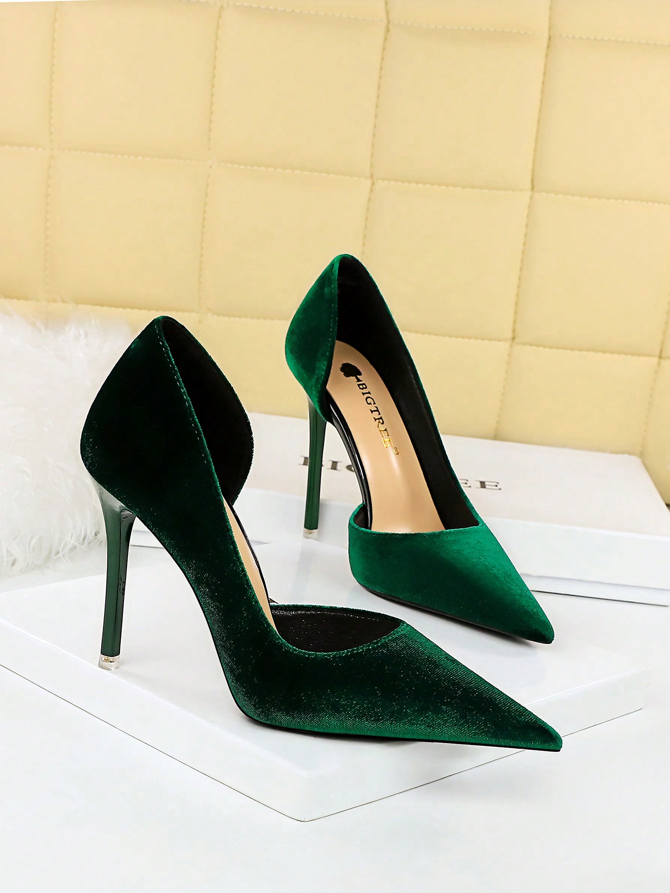 In Green Women Pumps