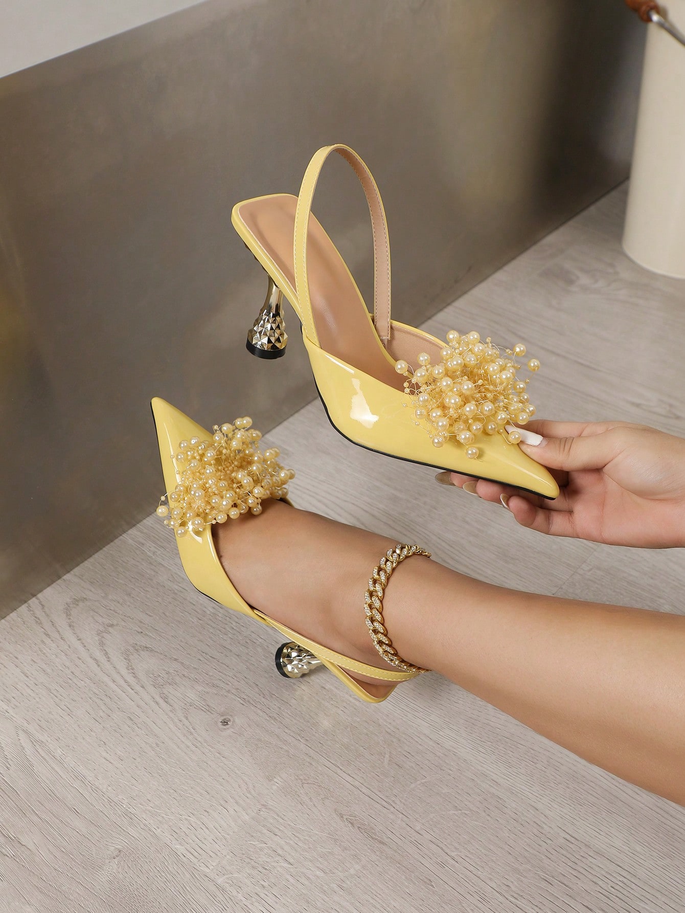 In Yellow Women Pumps