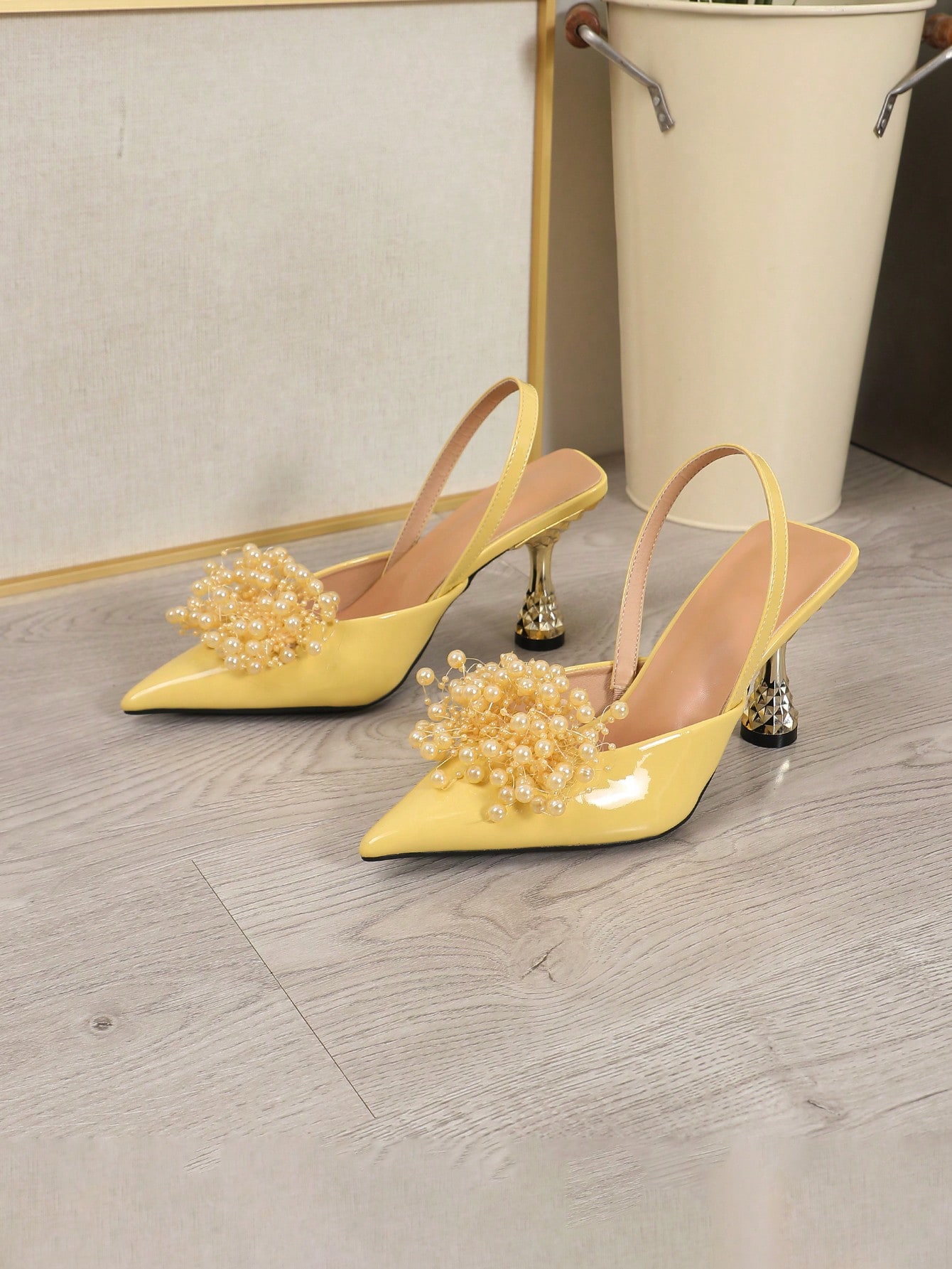 In Yellow Women Pumps