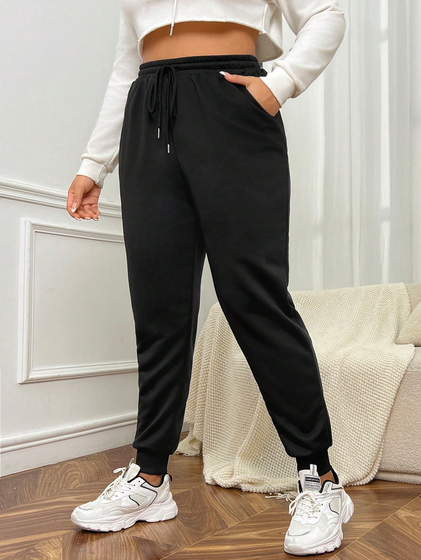 In Black Plus Size Sweatpants