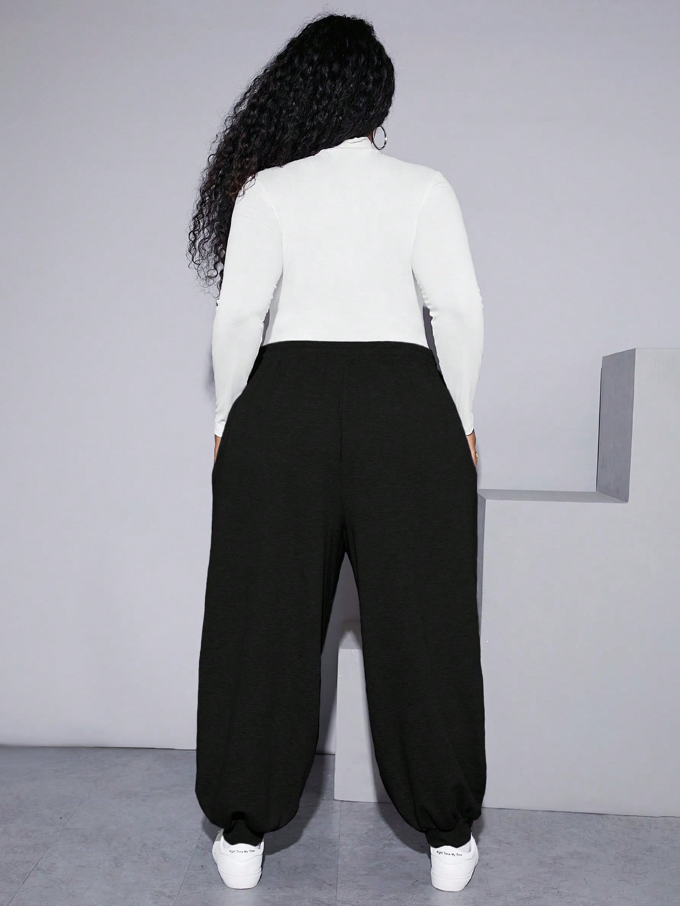 In Black Plus Size Sweatpants