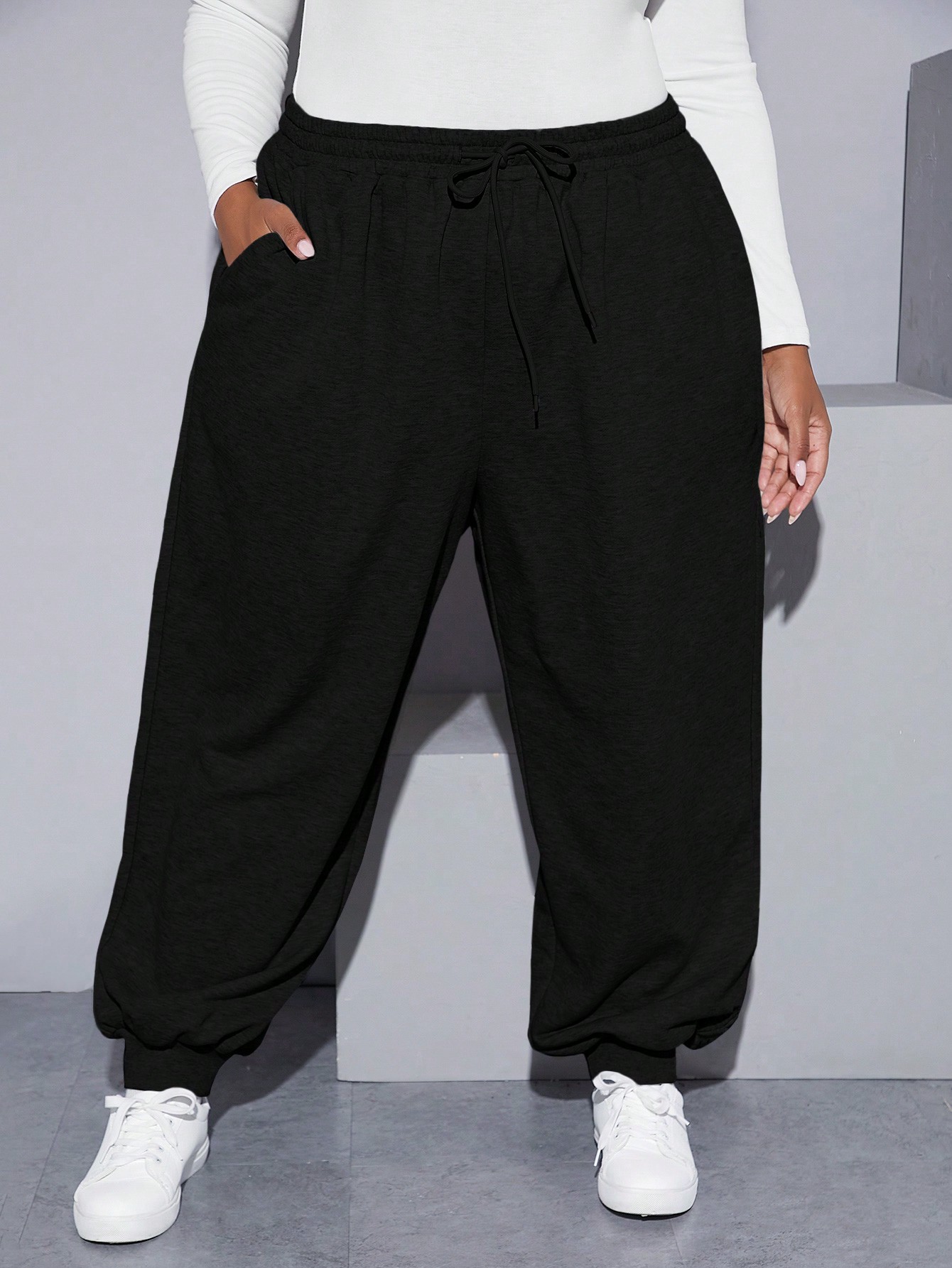 In Black Plus Size Sweatpants