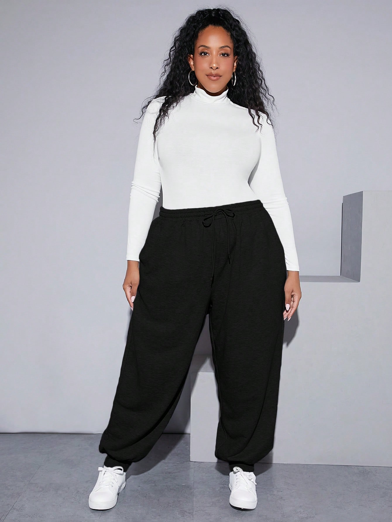 In Black Plus Size Sweatpants